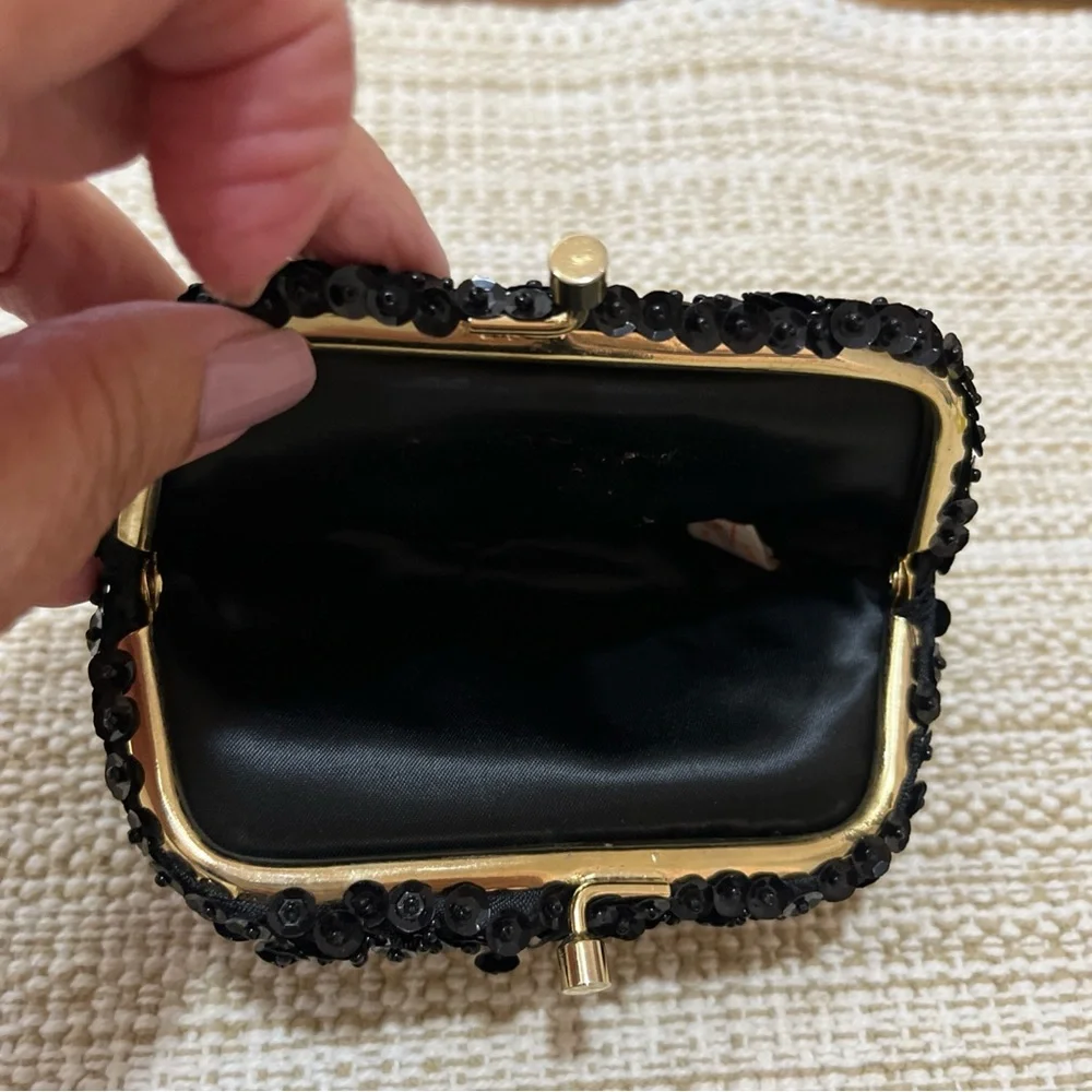 Vintage Handmade Hong Kong Small Kiss Lock Beaded Black Sequin‎ Coin Purse 5”